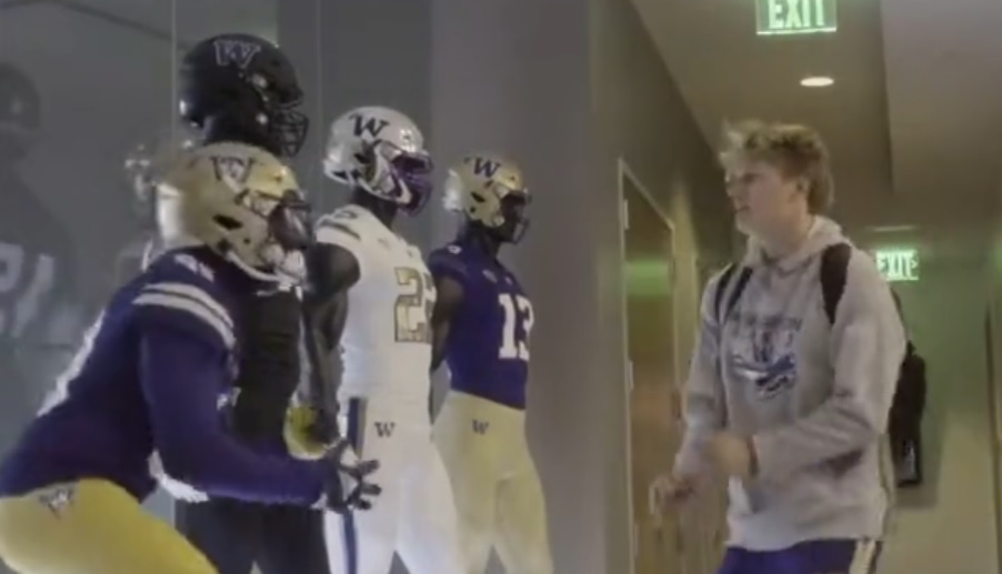 Trick or Treat: Washington Football Player Spooks Passerbys on Halloween