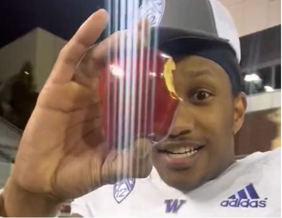 Cigar Thoughts: How the Husky Players Celebrated the Apple Cup Victory