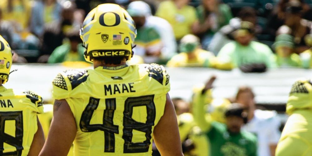 Which Oregon Ducks football players are entering transfer portal?